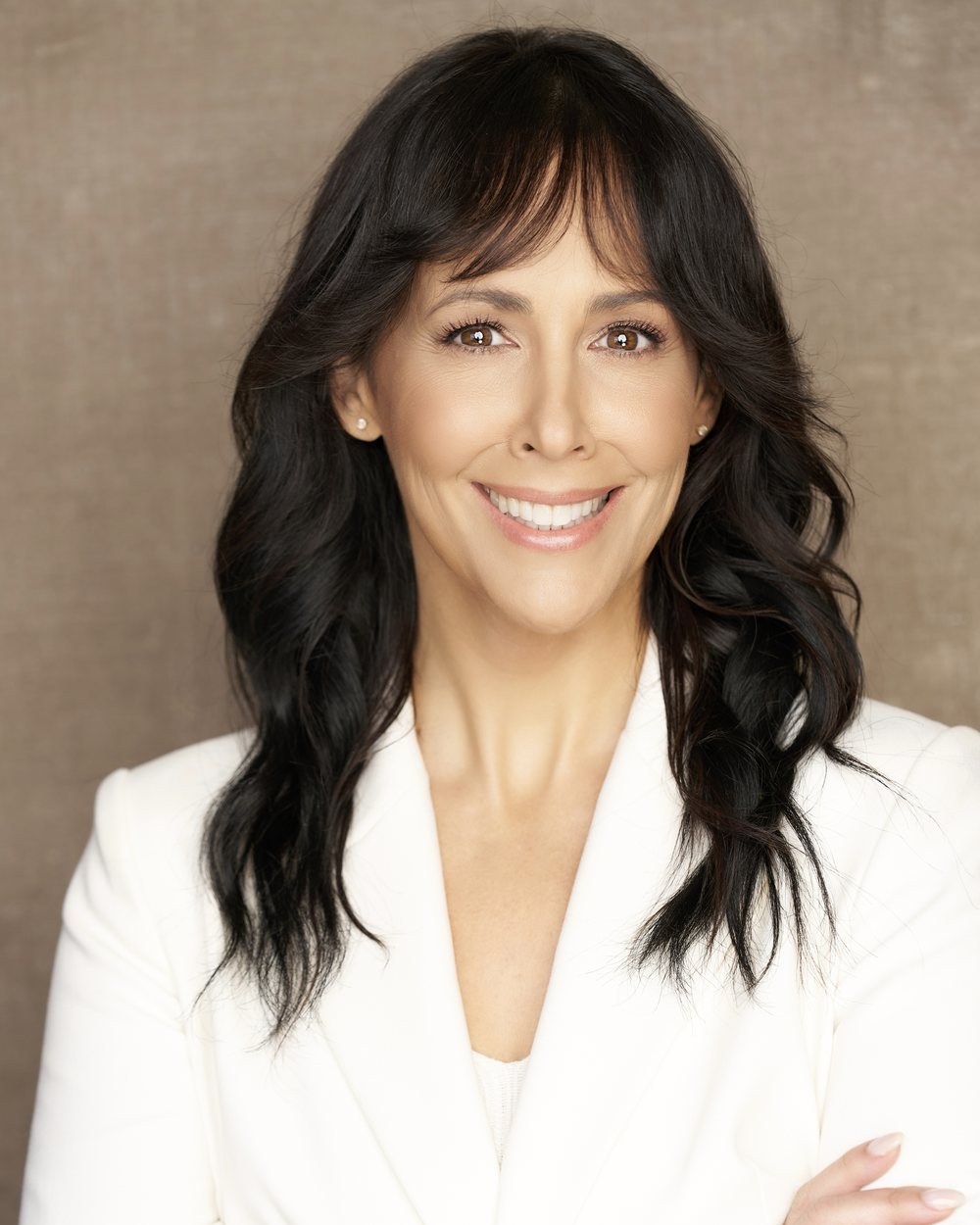 Tara Zoē headshot — bright commercial smile